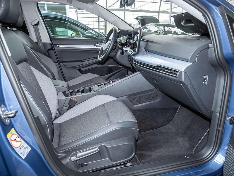 Gebraucht VW Golf VIII Goal 150 PS (110 kW) 2025 Blau / anemonenblau Limousine