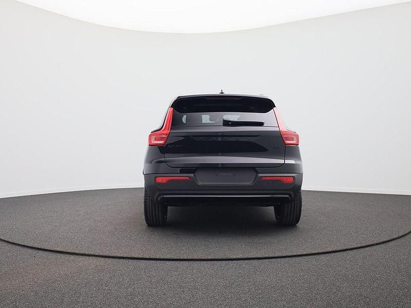 Neu Volvo XC40 Plus 197 PS (144 kW) 2026 Onyx black metallic SUV