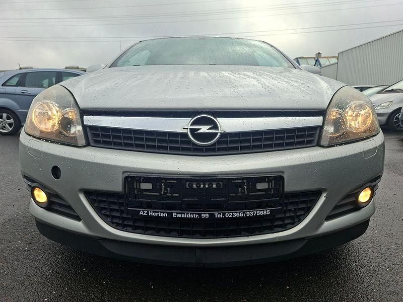 Gebraucht Opel Astra GTC 101 PS (74 kW) 2009 Silber Limousine