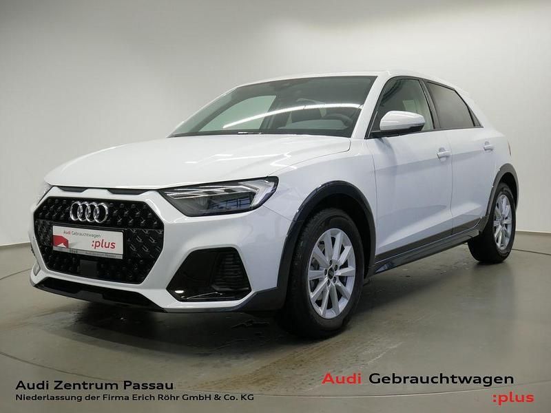 Gletscherweiss metallic Gebraucht 2025 Audi A1 S-Line Limousine | 27.900 € (Fairer Preis) - Bild 1/4