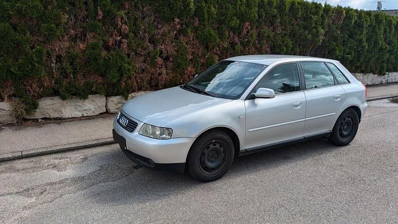Silber Gebraucht 2002 Audi A3 Ambition Limousine | 1.300 € (Guter Preis) - Bild 1/4