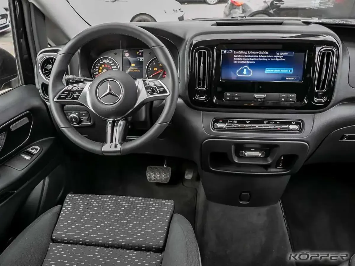 Gebraucht Mercedes Vito 190 PS (139 kW) 2025 Grau Van