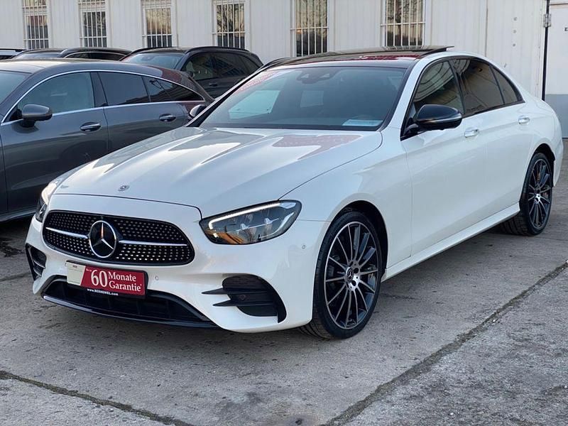 Weiß Gebraucht 2021 Mercedes E300 AMG Limousine | 44.889 € (Teuer) - Bild 1/4