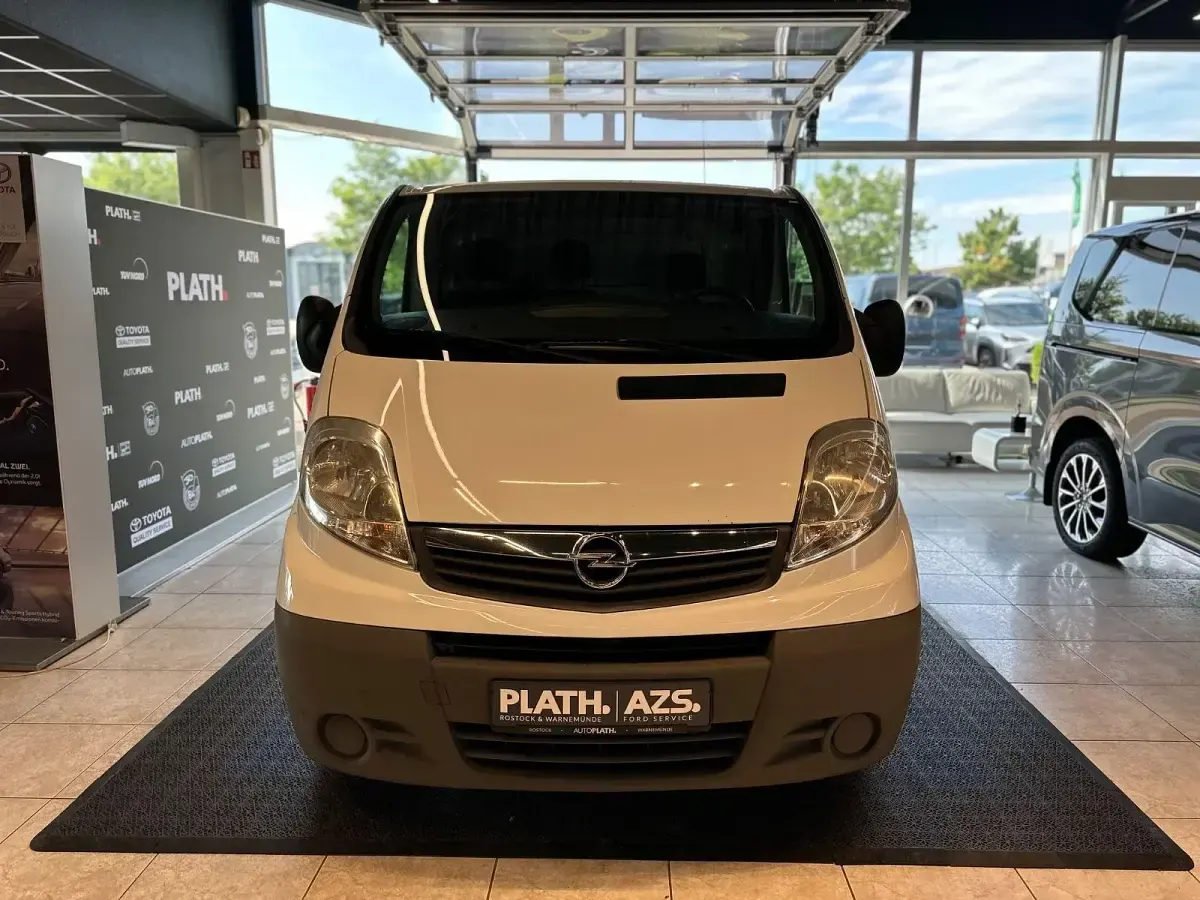 Używany Opel Vivaro 90 KM (66 kW) 2014 Biały Minivan