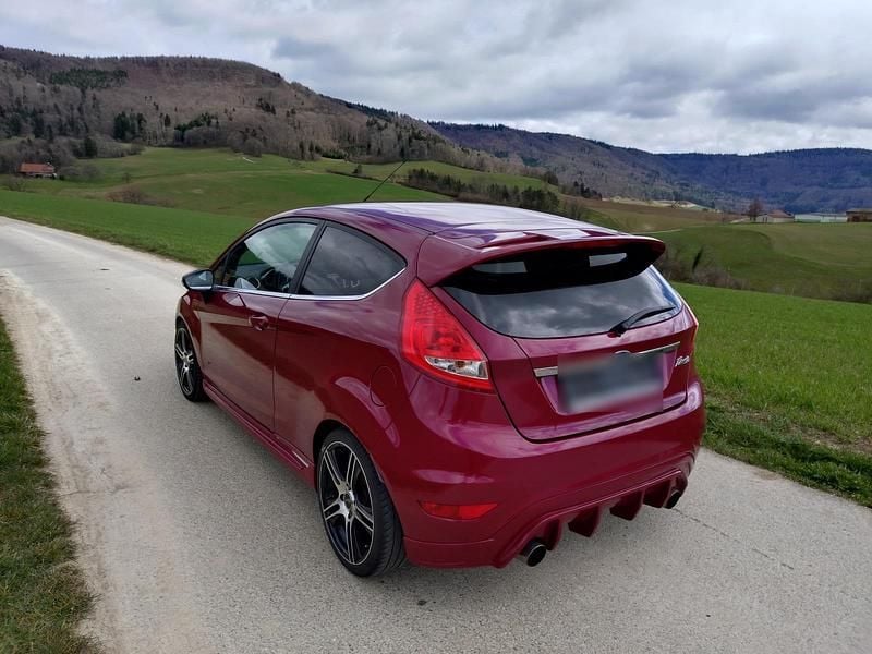 Usata Ford Fiesta Titanium 120 CV (88 kW) 2009 Rosso Utilitaria