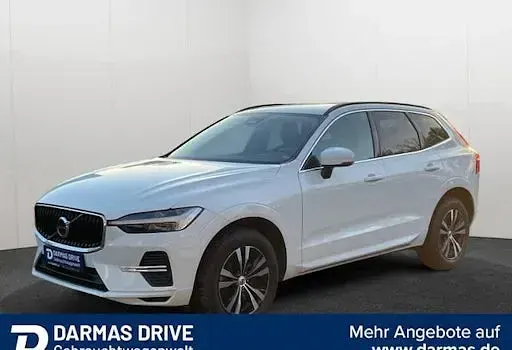 Używany Volvo XC60 Core 197 KM (144 kW) 2022 Biały SUV