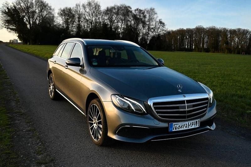 Usado Mercedes E220 Exclusive 194 CV (142 kW) 2019 Gris Familiar