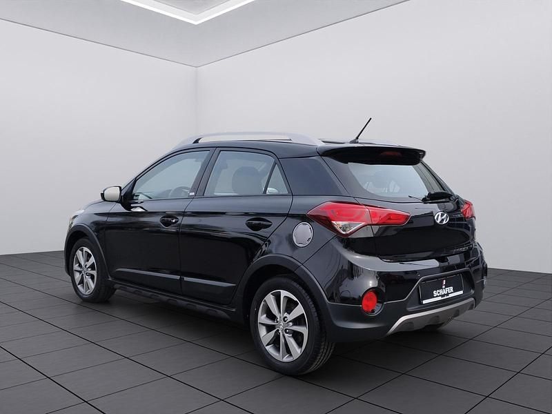 Gebraucht Hyundai i20 Active 102 PS (75 kW) 2018 Schwarz Limousine