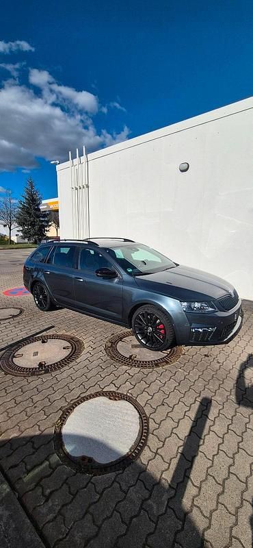 Grau Gebraucht 2015 Skoda Octavia RS Kombi | 14.900 € (Etwas zu teuer) - Bild 1/4