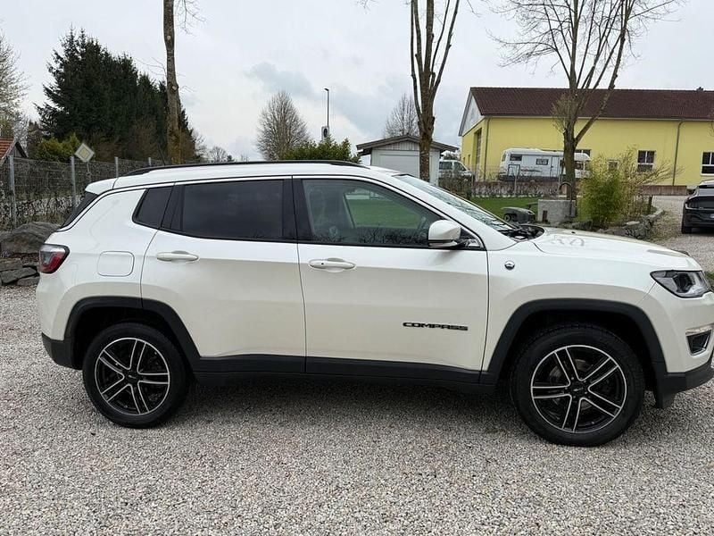 Gebraucht Jeep Compass Opening Edition 140 PS (102 kW) 2017 Arctic SUV