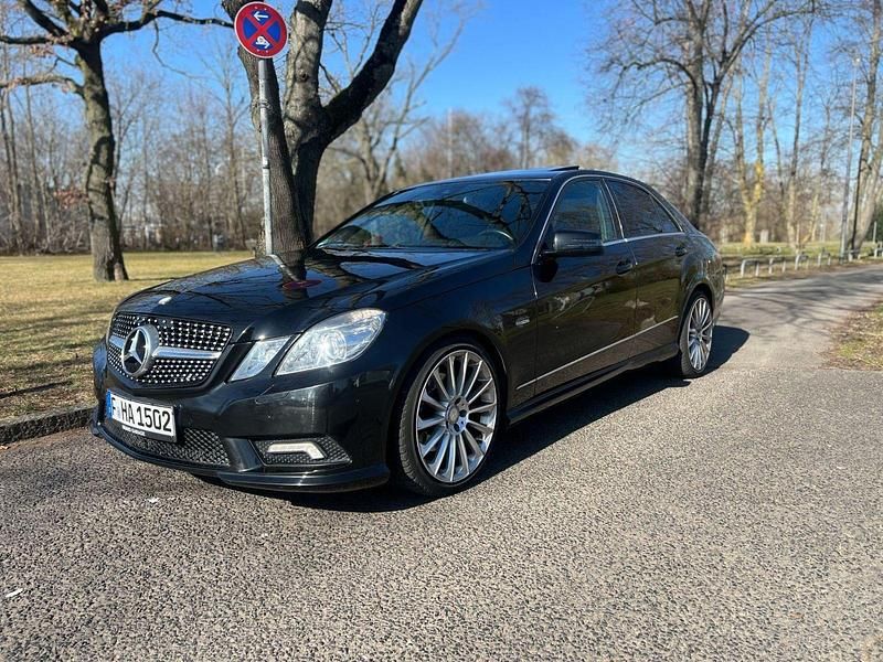 Schwarz Gebraucht 2010 Mercedes E250 AMG Limousine | 8.999 € (Superpreis) - Bild 1/4