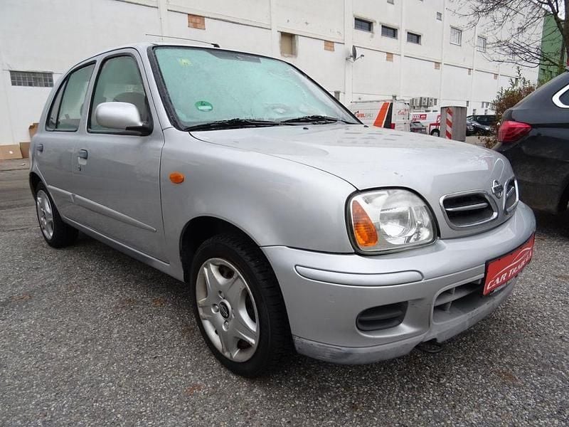Silber Gebraucht 2002 Nissan Micra Limousine | 1.950 € (Fairer Preis) - Bild 1/4