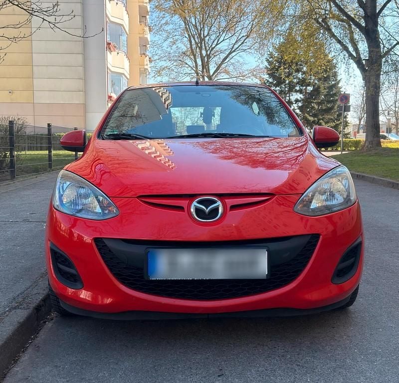 Gebraucht Mazda 2 75 PS (55 kW) 2011 Rot Kleinwagen