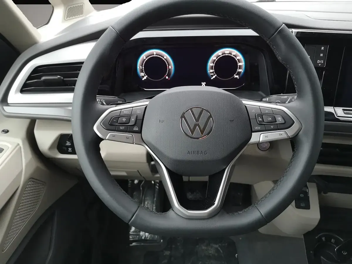 Neu VW California Beach 150 PS (110 kW) 2026 Grau Van