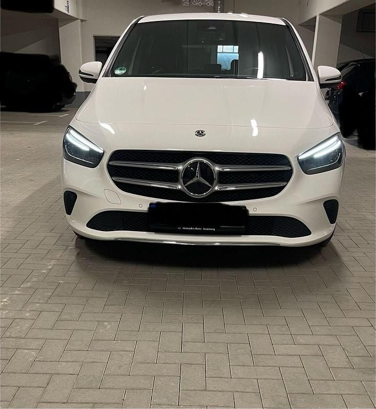 Gebraucht Mercedes B200 150 PS (110 kW) 2019 Weiß Van / Kleinbus