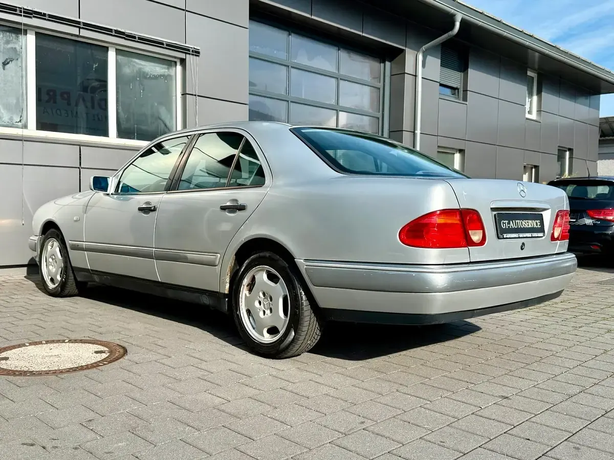 Gebraucht Mercedes E320 Elegance 224 PS (164 kW) 1999 Brillantsilber  metalliclack Limousine