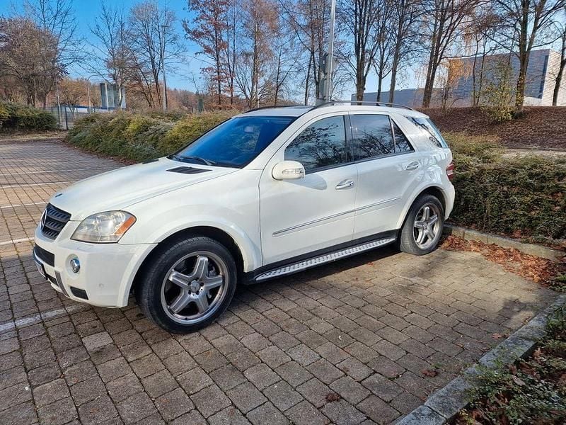Weiß Gebraucht 2009 Mercedes ML63 AMG AMG SUV | 13.999 € - Bild 1/4