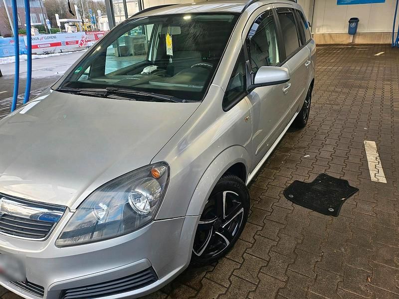 Silber Gebraucht 2007 Opel Zafira Van / Kleinbus | 2.250 € (Teuer) - Bild 1/4