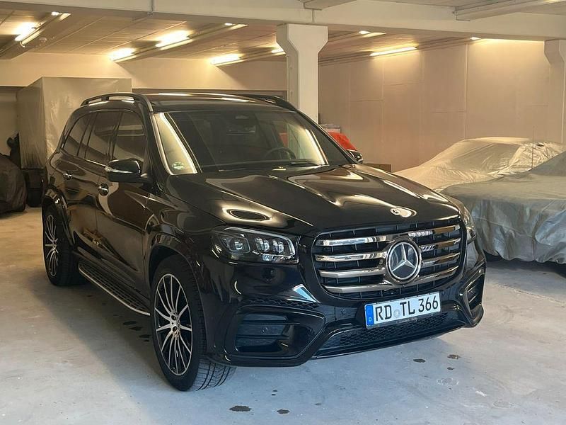 Gebraucht Mercedes GLS450 367 PS (269 kW) 2024 Schwarz SUV