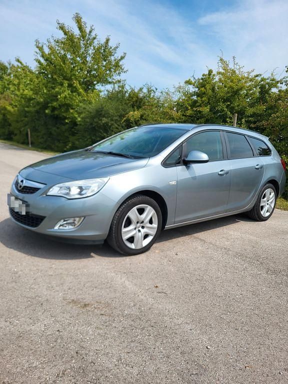 Grau Gebraucht 2011 Opel Astra Sport Kombi | 4.800 € (Guter Preis) - Bild 1/4