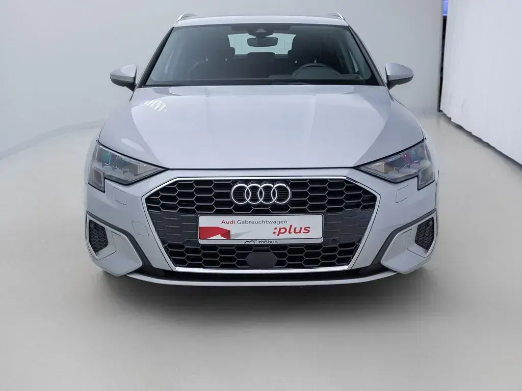 Używany Audi A3 Advanced 116 KM (85 kW) 2024 Srebrny Sedan/Limuzyna