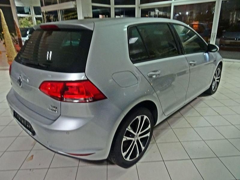 Gebraucht VW Golf VII LOUNGE 110 PS (80 kW) 2015 Silber Limousine