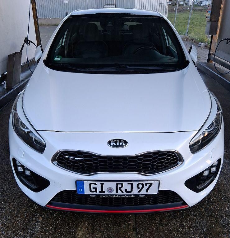 Usado Kia Ceed GT-Track 204 HP (150 kW) 2014 Branco Citadino