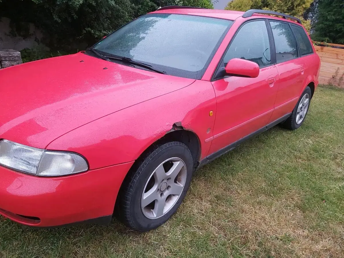 Gebraucht Audi A4 125 PS (91 kW) 1997 Rot Kombi