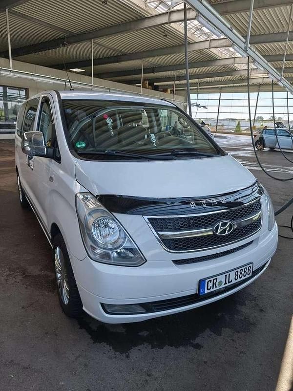 Weiß Gebraucht 2012 Hyundai H-1 Premium Van / Kleinbus | 12.000 € (Fairer Preis) - Bild 1/4