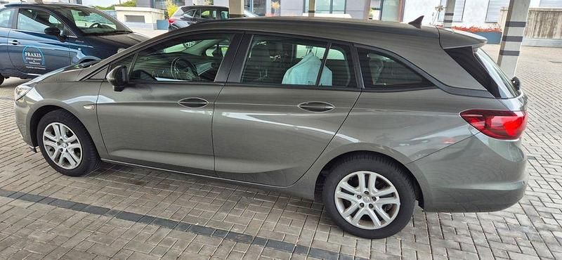 Gebraucht Opel Astra Selection 105 PS (77 kW) 2017 Grau Kombi