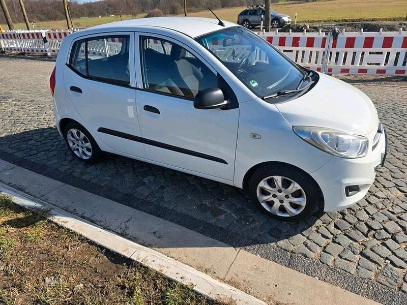 Gebraucht Hyundai i10 69 PS (50 kW) 2011 Weiß Kleinwagen