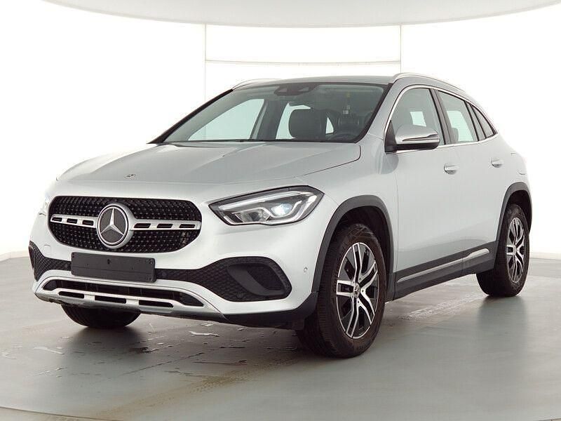 Iridiumsilber metallic Gebraucht 2022 Mercedes GLA180 Business SUV | 35.900 € (Etwas zu teuer) - Bild 1/4