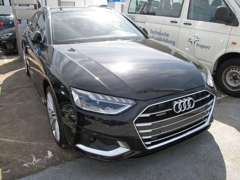 Używany Audi A4 Advanced 204 KM (150 kW) 2023 Czarny Kombi