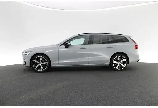 Używany Volvo V60 Plus 197 KM (144 kW) 2024 Szary Kombi