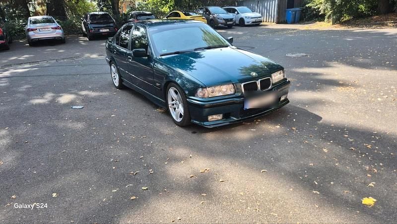 Grün Gebraucht 1995 BMW 328 Limousine | 6.499 € - Bild 1/4