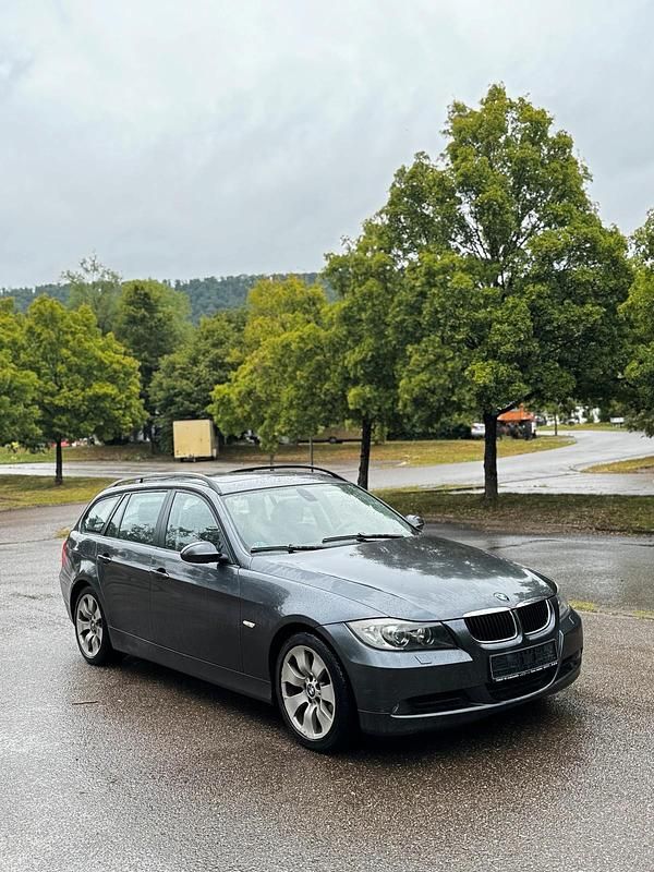 Grau Gebraucht 2006 BMW 320 Kombi | 2.600 € (Guter Preis) - Bild 1/4