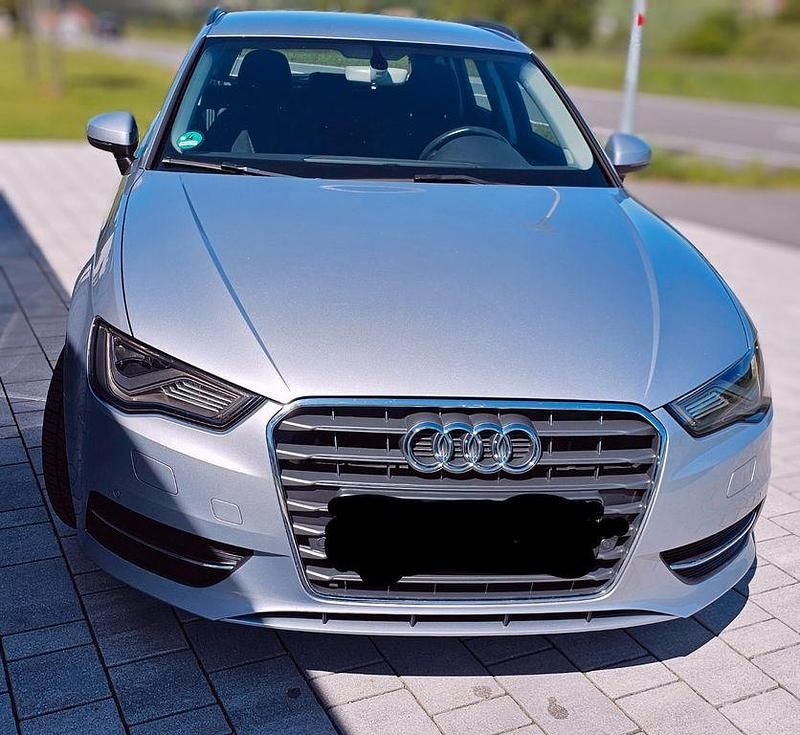 Silber Gebraucht 2015 Audi A3 Sportback Ambition Limousine | 13.500 € (Guter Preis) - Bild 1/4