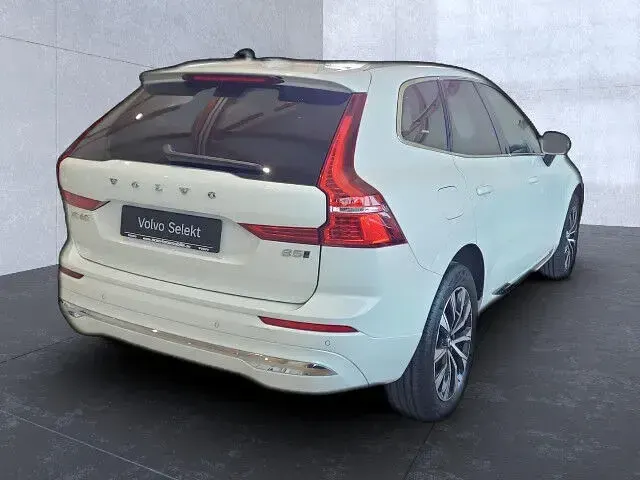Gebraucht Volvo XC60 Plus 250 PS (183 kW) 2023 Weiss SUV