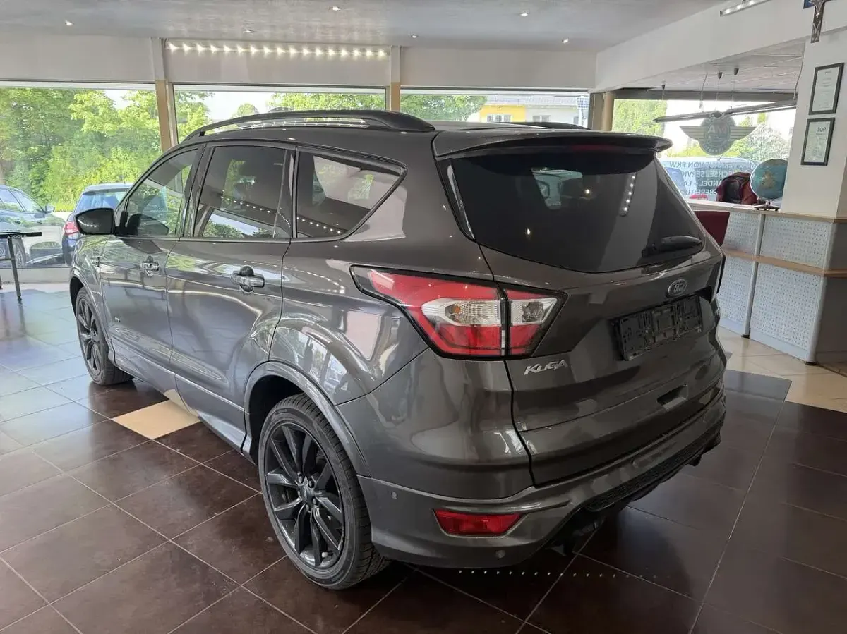Gebraucht Ford Kuga ST-Line 182 PS (133 kW) 2017 Magneticgrau (metallic) SUV