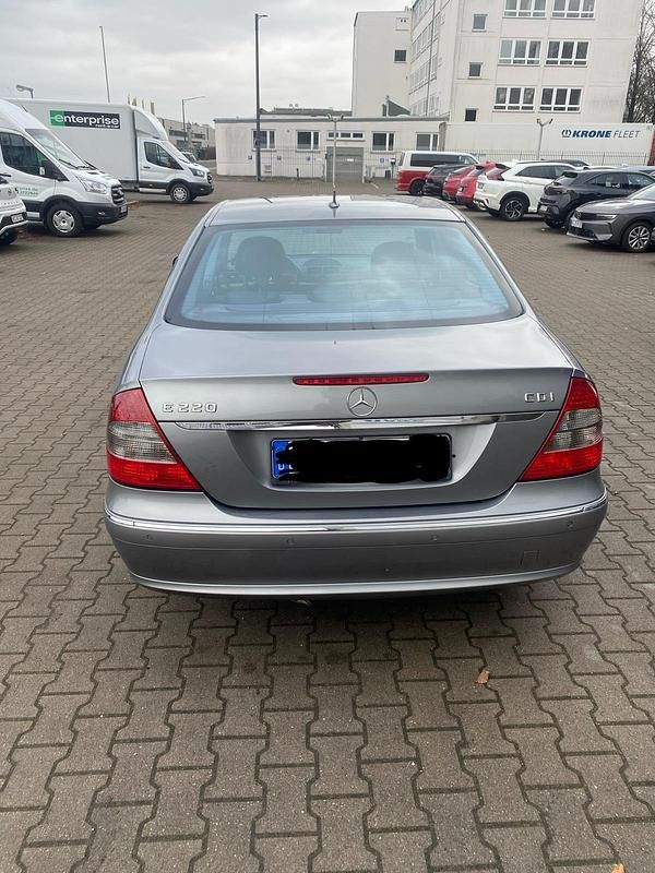 Gebraucht Mercedes E220 170 PS (125 kW) 2009 Grau Limousine