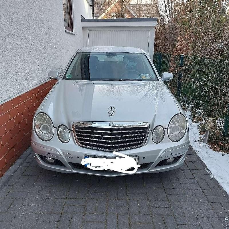 Gebraucht Mercedes E220 Classic 170 PS (125 kW) 2006 Silber Limousine