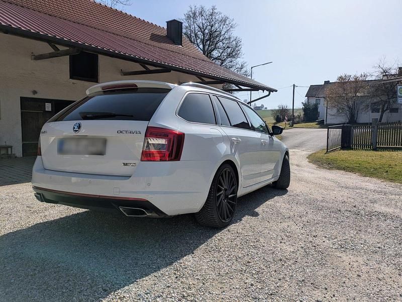 Gebraucht Skoda Octavia vRS 220 PS (161 kW) 2016 Weiß Kleinwagen