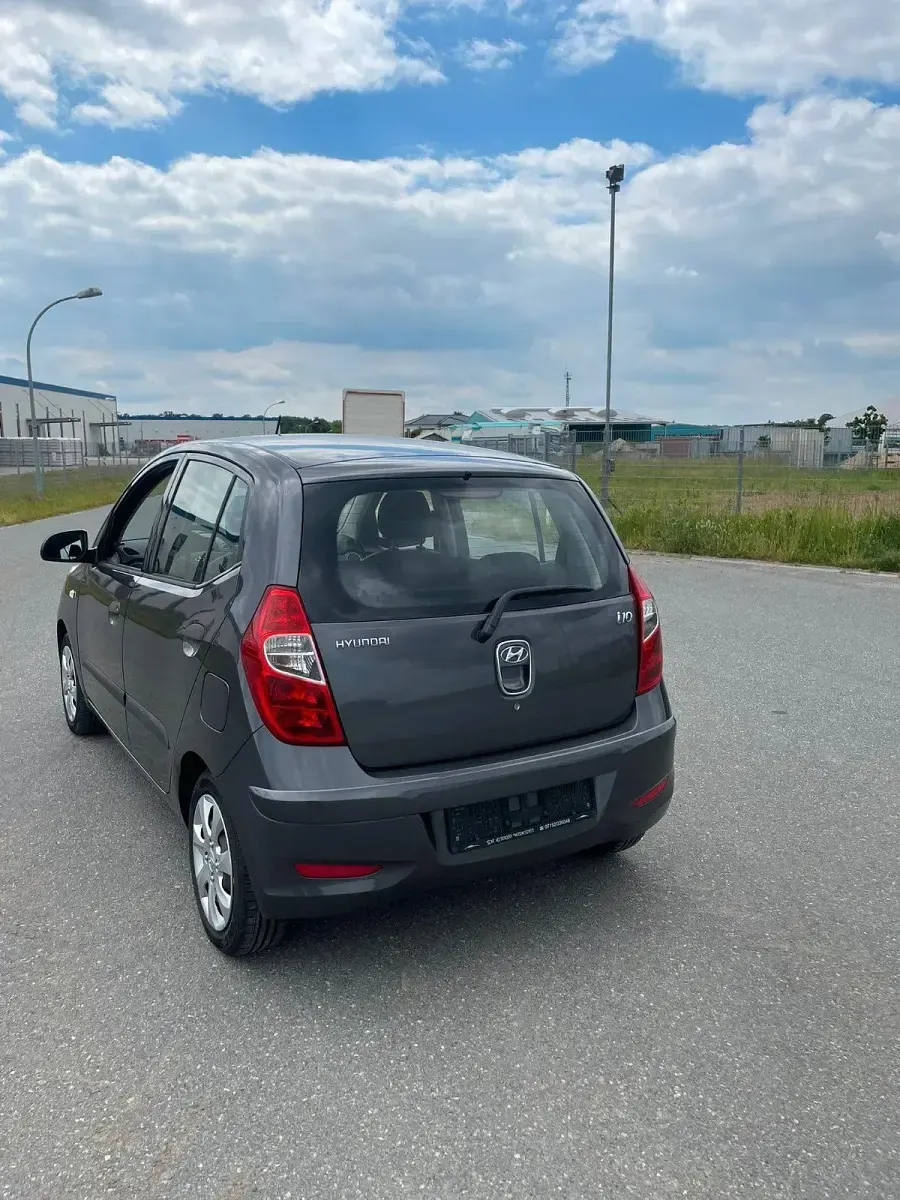 Gebraucht Hyundai i10 Classic 69 PS (50 kW) 2013 Grau Kleinwagen