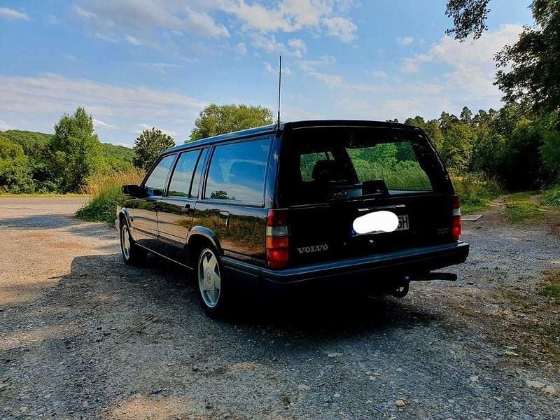 Second-hand Volvo 740 111 CP (81 kW) 1991 Negru Break