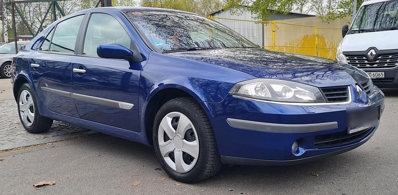 Blau Gebraucht 2006 Renault Laguna II Avantage Limousine | 2.490 € (Teuer) - Bild 1/4