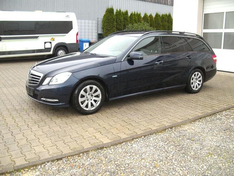 Blau Gebraucht 2011 Mercedes E220 Elegance Kombi | 5.800 € (Superpreis) - Bild 1/4