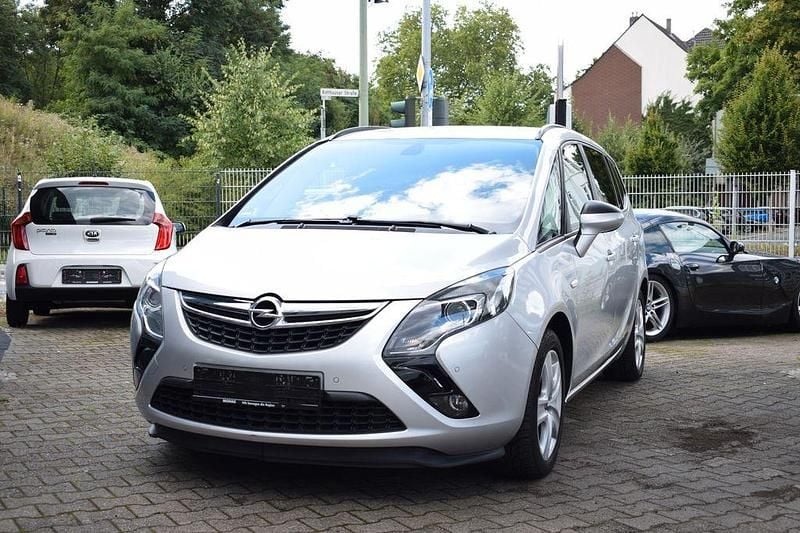 Silber (argonsilber/sovereign/switchblad) Gebraucht 2016 Opel Zafira Tourer Edition Van / Kleinbus | 10.480 € (Fairer Preis) - Bild 1/4