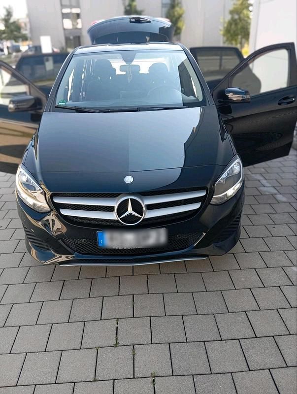 Gebraucht Mercedes B180 110 PS (80 kW) 2016 Schwarz Van / Kleinbus