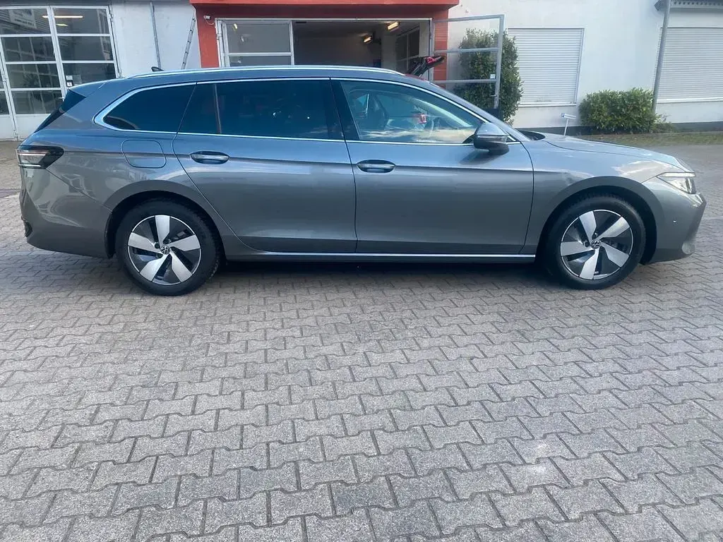 Gebraucht VW Passat Elegance 150 PS (110 kW) 2025 Grau Kombi
