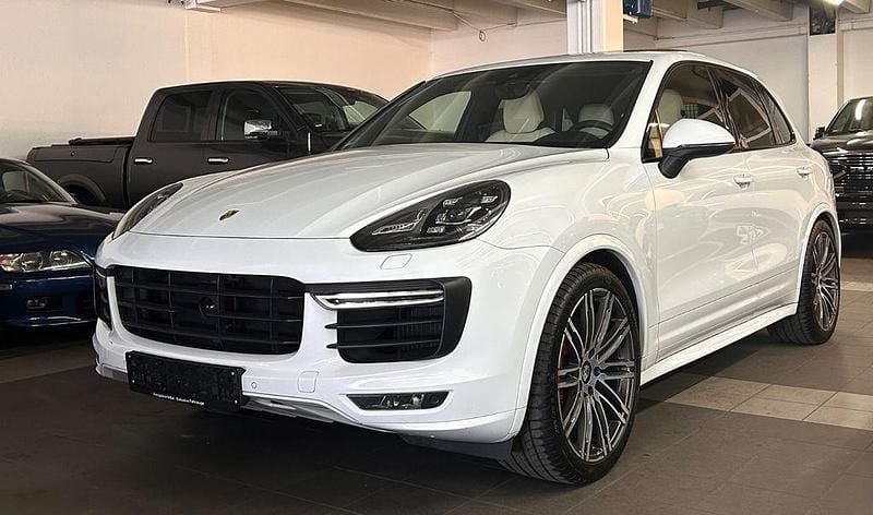 Carraraweiss/gletscherweiss Gebraucht 2016 Porsche Cayenne Turbo Sport SUV | 53.990 € (Teuer) - Bild 1/4